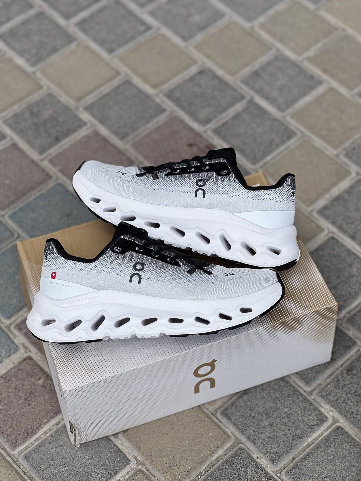 کتونی QC on Running (cloudtilt-black-lvory)