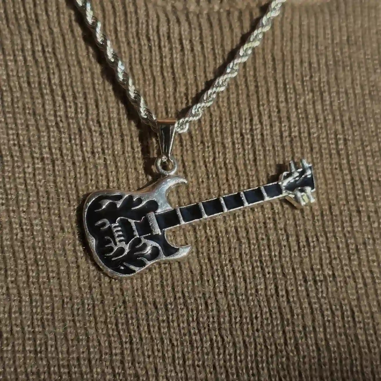گردنبند گیتار الکتریک آتیشی 🎸🔥