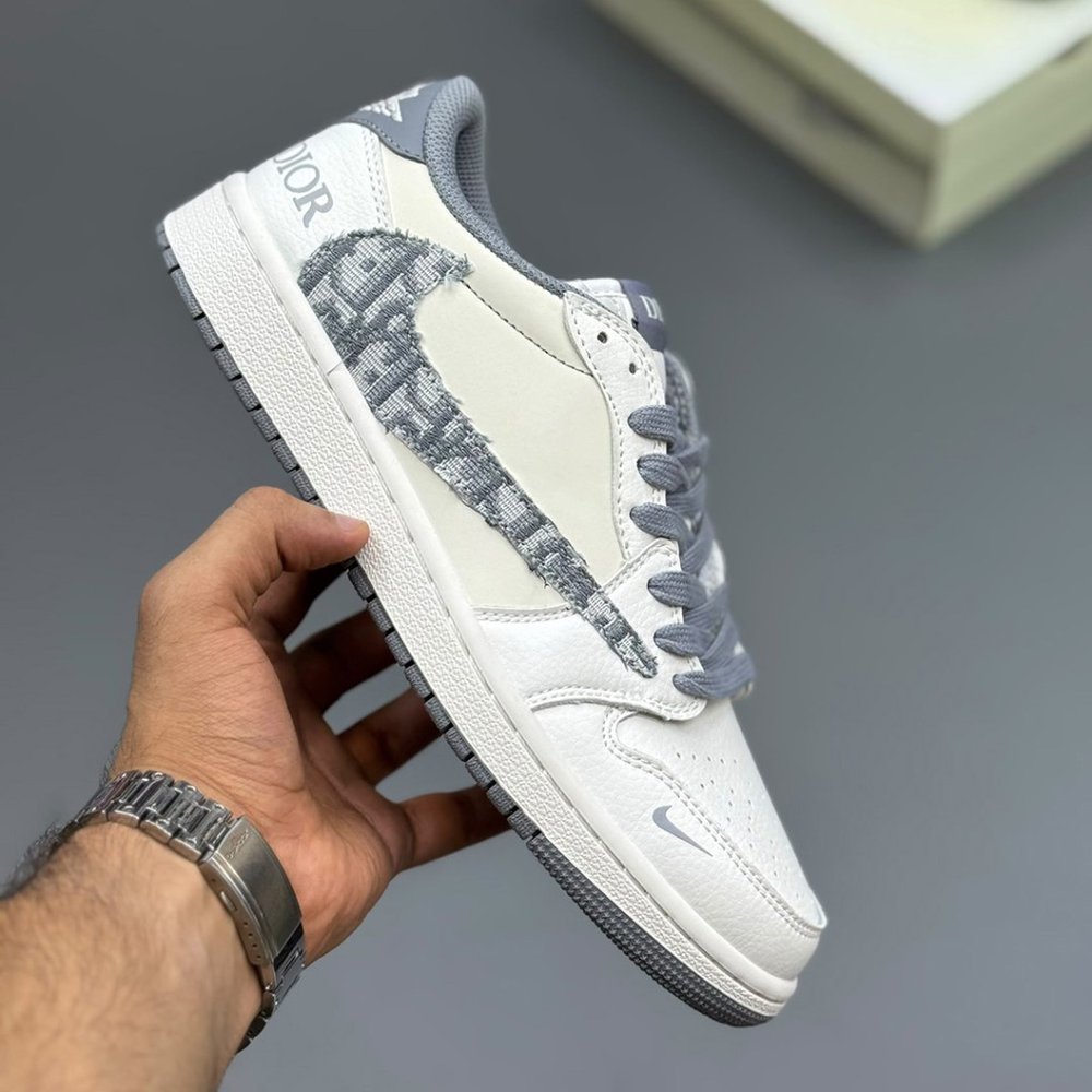 کفش جردن ۱ لو تراویس اسکات طرح دیور سفید خاکستری Travis Scott x Dior Air Jordan 1 Low White Grey