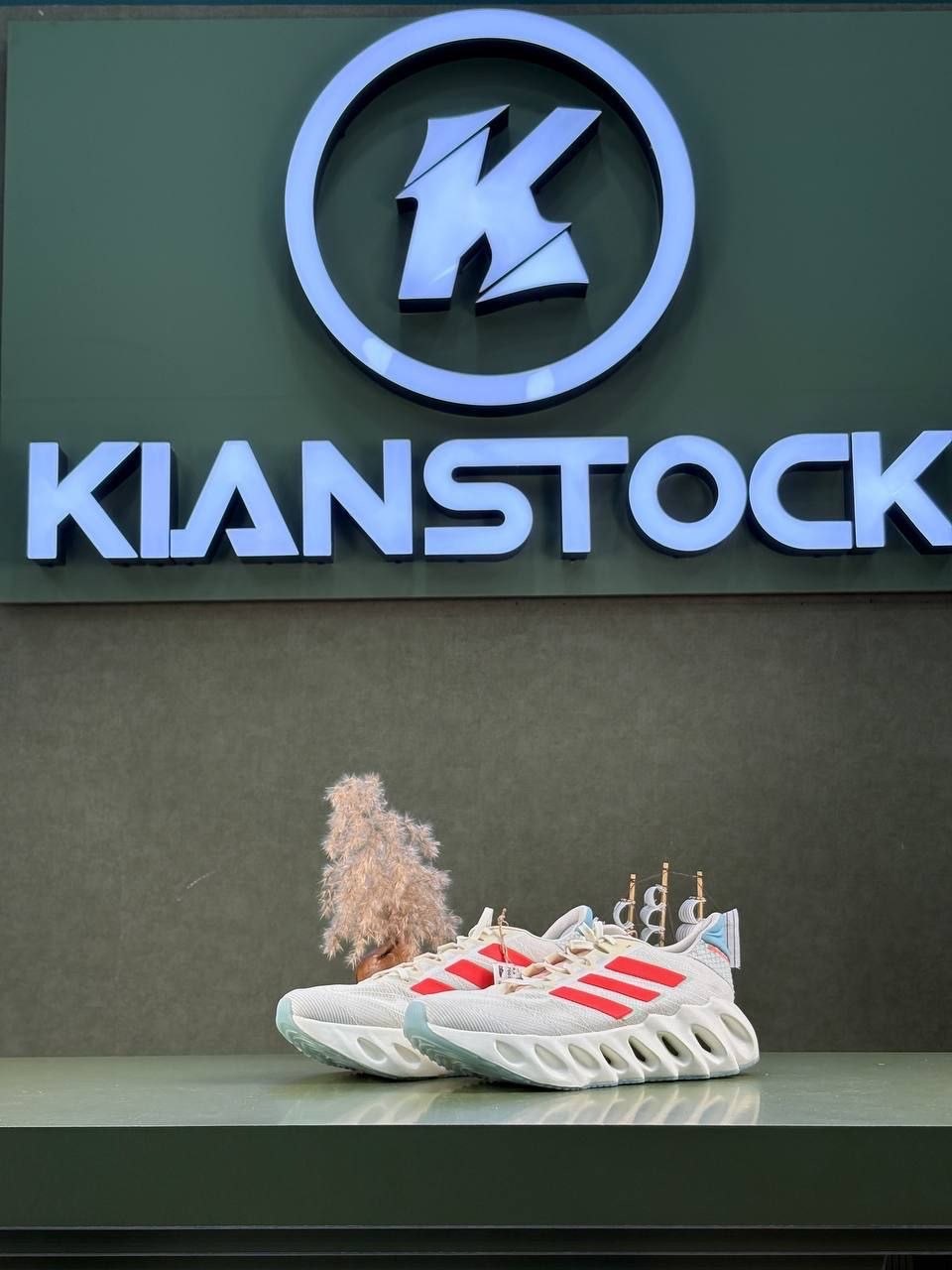کتونی آد.ید.اس مدل adidas switch fwd 2 m