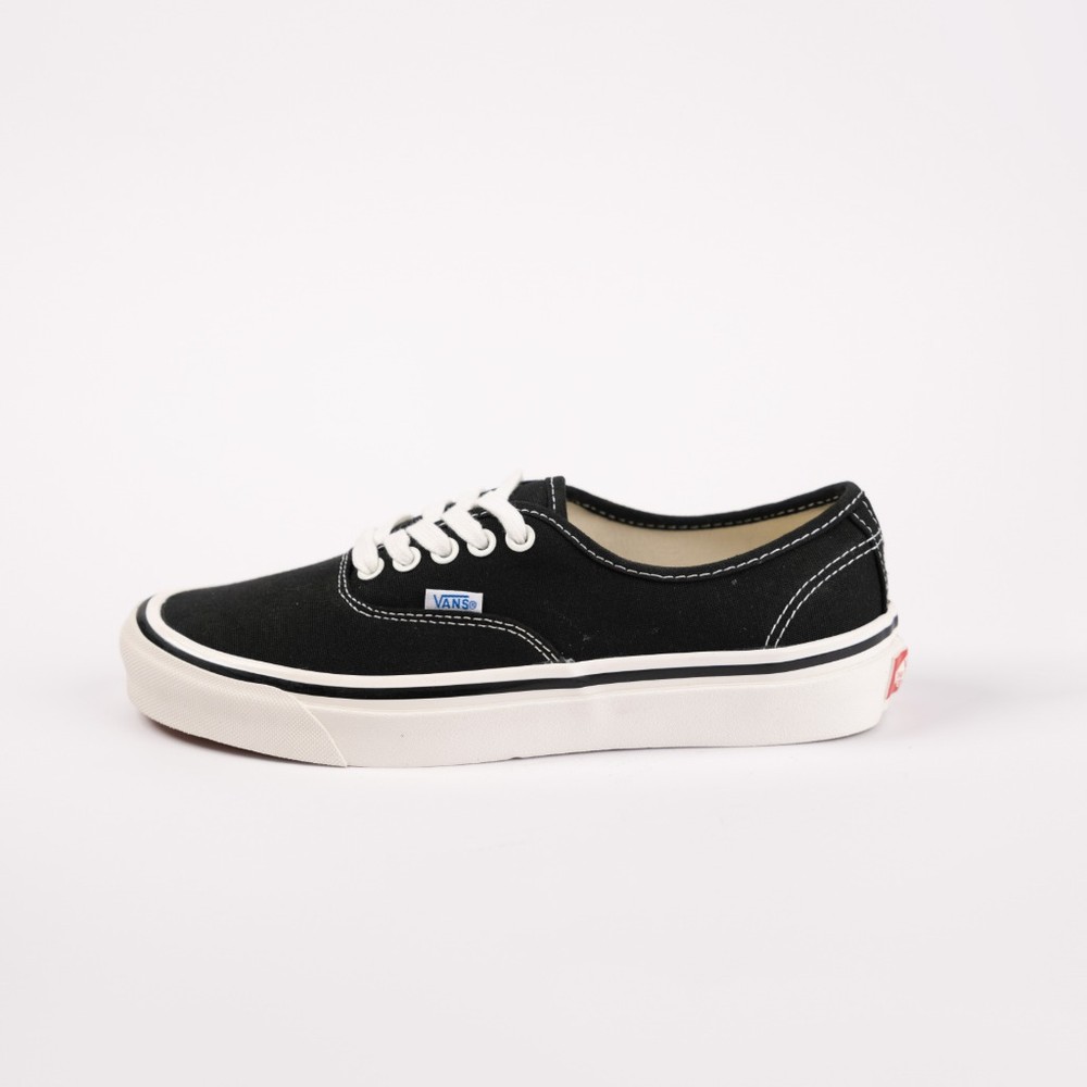 ونس آتنتیک مشکی سفید/vans authentic b&w