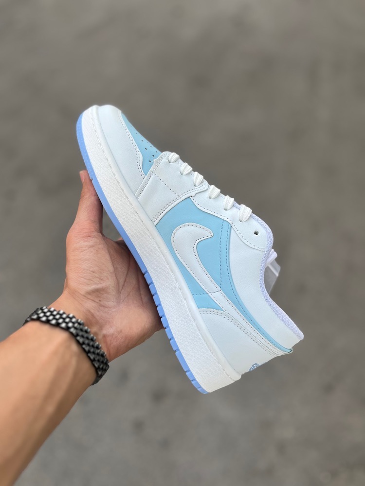 جردن وان Low ice blue