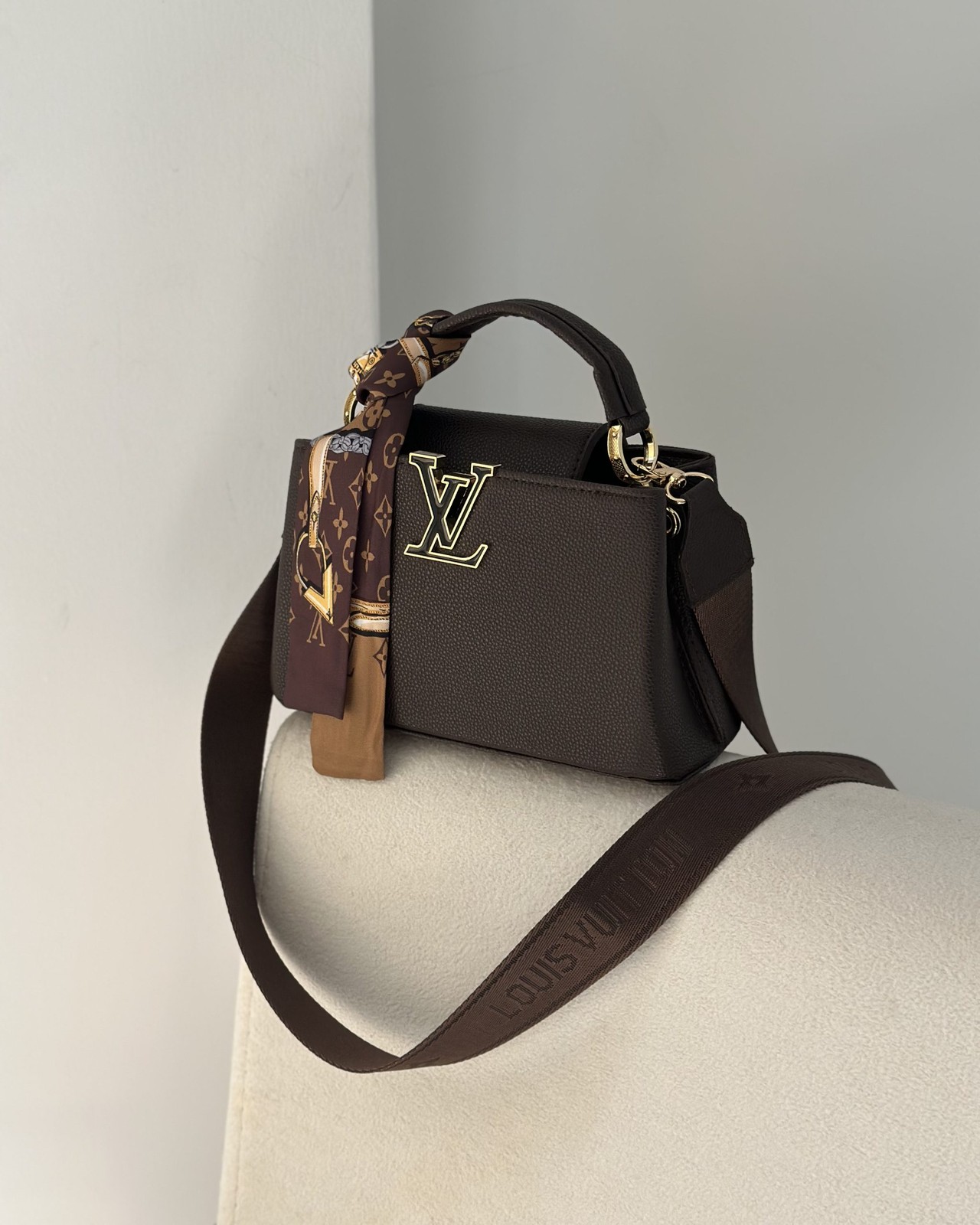 کیف آرامون Lv