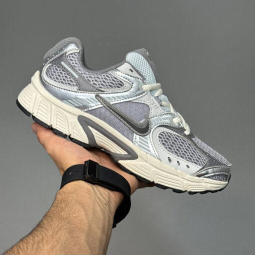 کفش نایک وی فایو آر ان آر نقره‌ای طوسی زیره کرم Nike V5 RNR Cement Grey HJ5228-003