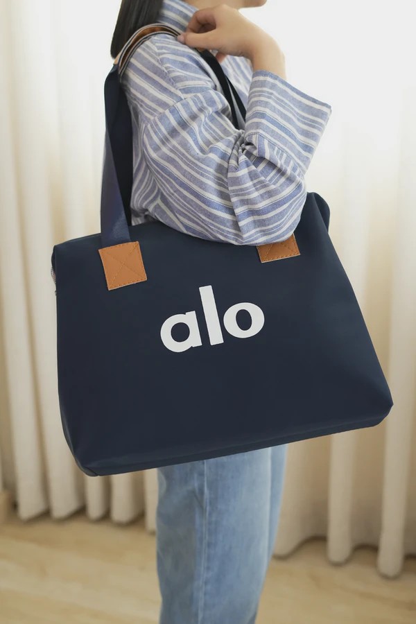 ساک دستی ورزشی زنانه مدل الو Alo