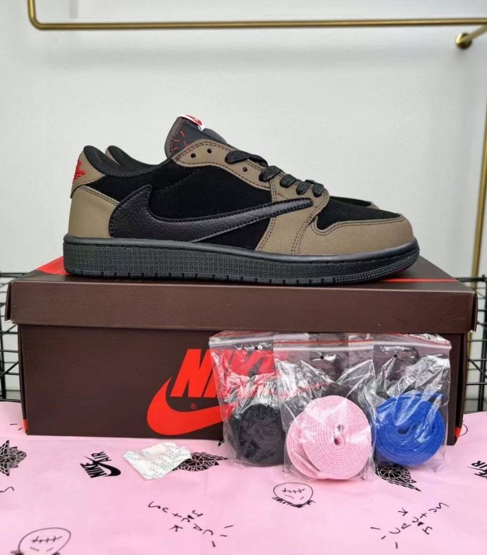 نایک ایر جردن ۱ تراویس اسکات بدون ساق ولوت‌ قهوه ای کمرنگ Nike air jordan 1 low Travis Scott Velvet Brown