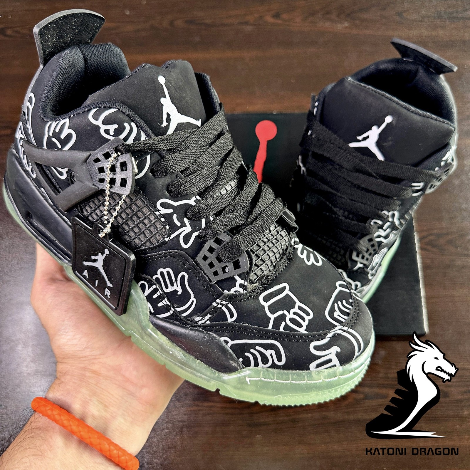 جردن ۴ kaws