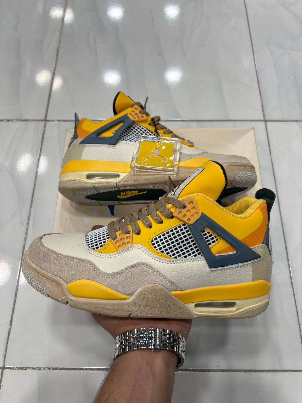 نایک ایر جردن ۴ زرد Nike air jordan 4 yellow