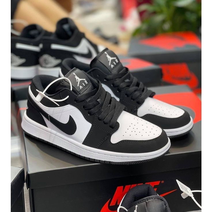نایک ایر جردن ۱ بدون ساق مشکی سفید Nike air jordan 1 low black white