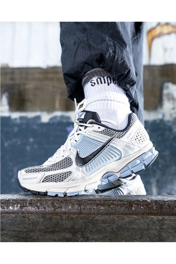 W ZOOM VOMERO 5 رنگ پلاتینیوم / BLACK-LT ARMORY BLUE Nike نایکی اورجینال