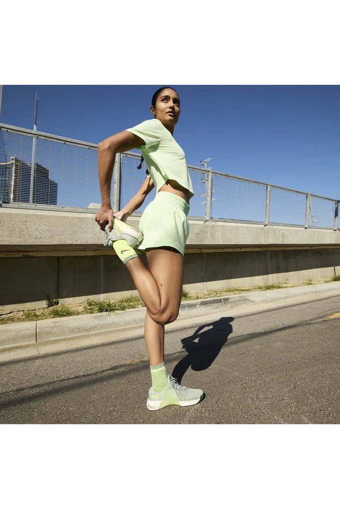 متکان 9 PRM ‘Barely Volt’ Cross Trainers Nike نایکی اورجینال