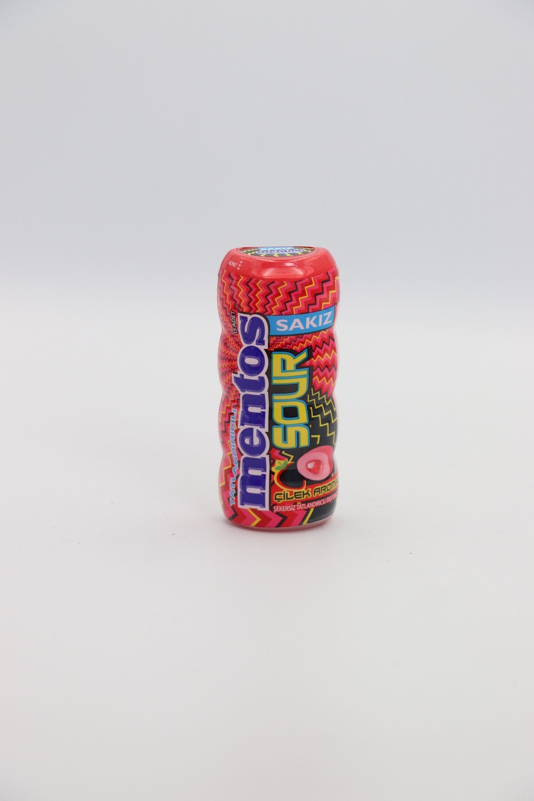 آدامس Mentos Sour با طعم توت‌فرنگی