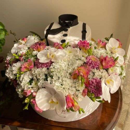 کیک لاکچری آبی ، سفید و صورتی با گل 8212