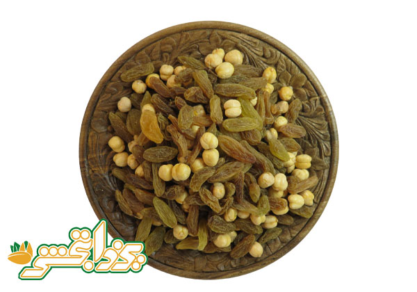 نخودچی کشمش