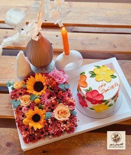 کیک و دسته گل به مناسبت روز پزشک | کد: ZNB-T74