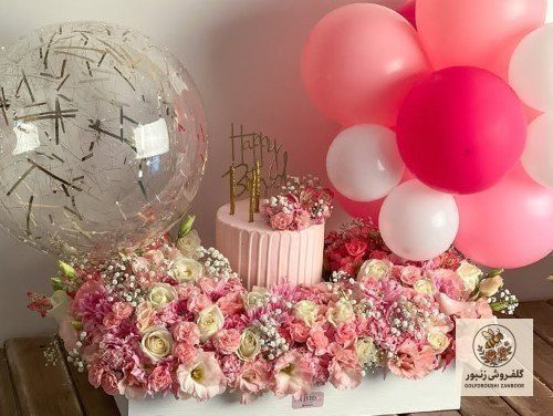 کیک با دسته گل رز قرمز | کد: ZNB-SXG