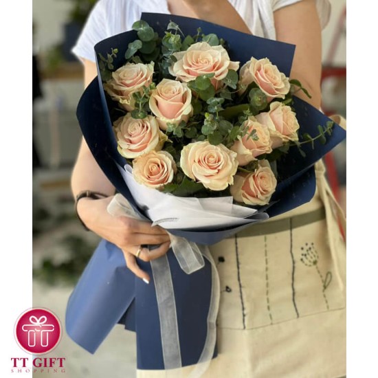 Chitra Dutch Rose Flower Bouquet