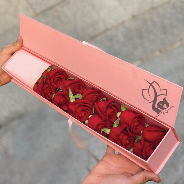 باکس گل رز 12 شاخه قرمز مدل 719