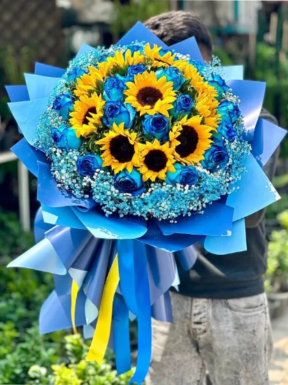 Pendar Sunflower and Blue Rose Flower Bouquet for Birthday
