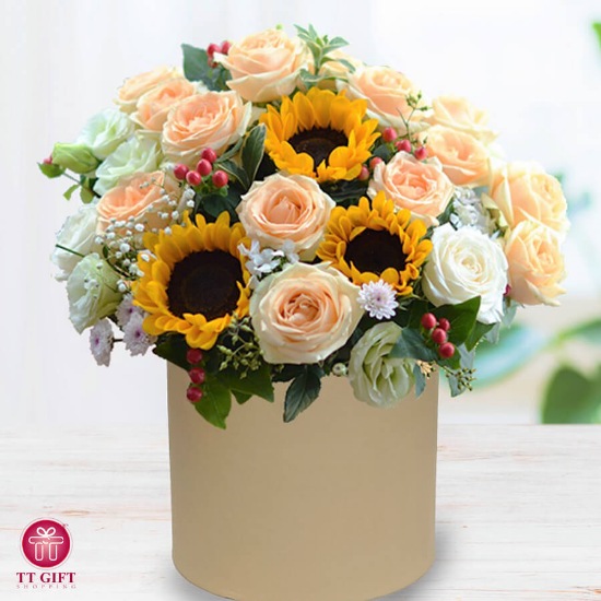 Sharareh Sunflower and Rose Flower Box for Birthday