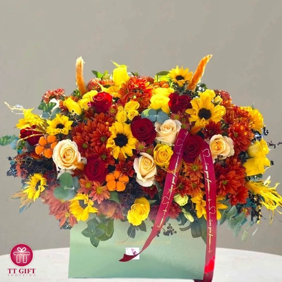 Sarin Sunflower and Rose Flower Box for Birthday