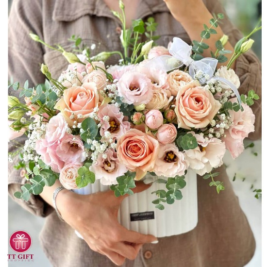 Artan Rose and Lisianthus Flower Box