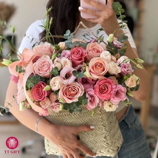 Aisou Pink Rose and Lisianthus Flower Box