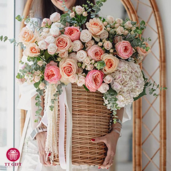 Rozhina Luxury Rose and Hydrangea Flower Basket