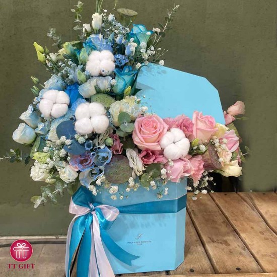 Kamila Economic Pink and Blue Rose Flower Box