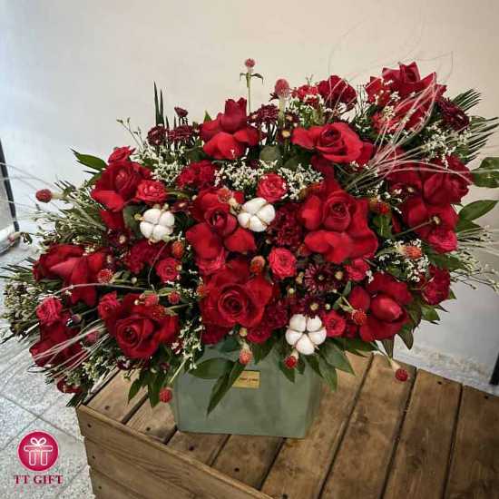 Zhinous Economic Red Rose and Chrysanthemum Flower Box