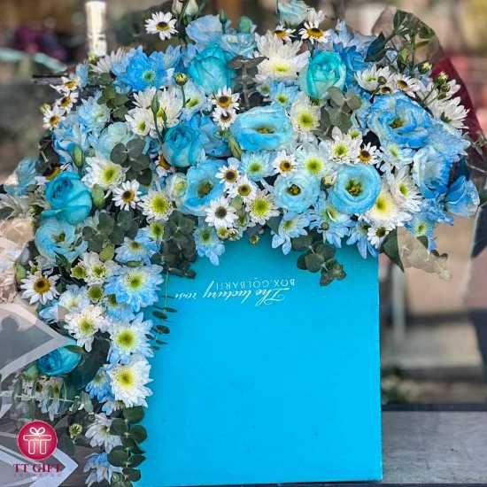 Delasa Economic Blue and White Chrysanthemum and Rose Flower Box
