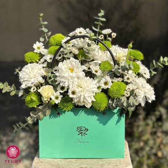 Ghazal Economic White and Green Chrysanthemum Flower Box