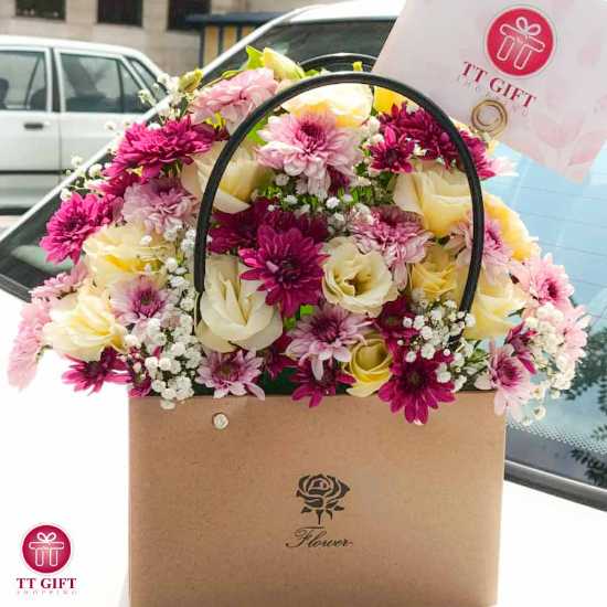Raha Economic Chrysanthemum and Lisianthus Flower Box