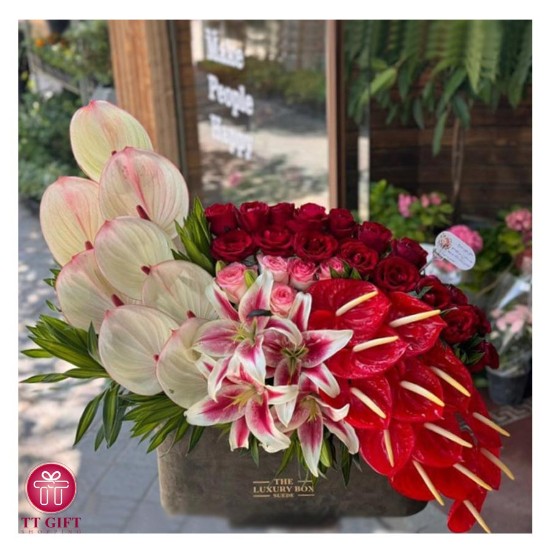Hadiseh Luxury Flower Box for Courtship Ceremony