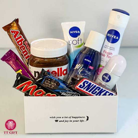 Gift package of NIVEA women's set and chocolate