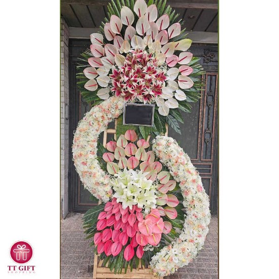 Somayeh Two-tiered Anthurium and Oriental Luxury Flower Wreath