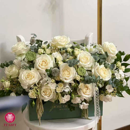 Saadat White Rose Flowe Box