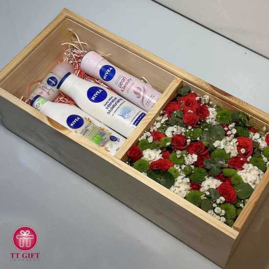 Red Miniature Rose and Chrysanthemum Flower Box with Nivea Women's Set