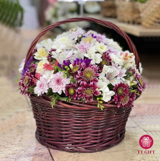 Economic Chrysanthemum and Alstroemeria Flower Basket