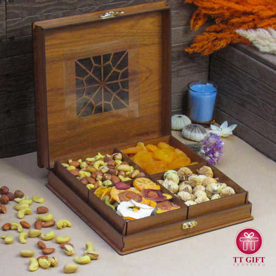 Box of 4 nuts and dried fruits