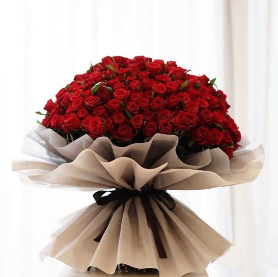 Salomeh Luxury Red Rose Flower Bouquet
