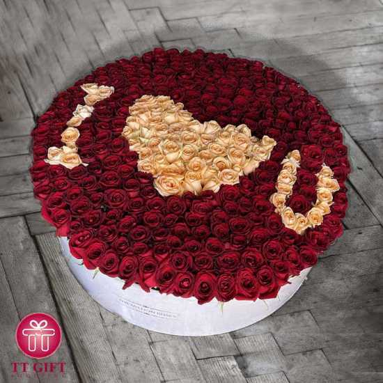 Luxury Flower Box of Red Rose and Amber Rose with Romantic Design