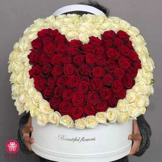 Luxury Flower Box Heart with White and Red Rose for Courtship Ceremony