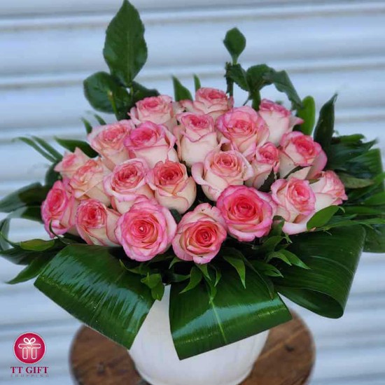 Aidan Jumilia Rose Flower Vase