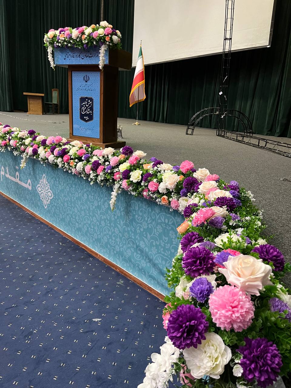 گل آرایی استیج مراسم کد ۵۲۹