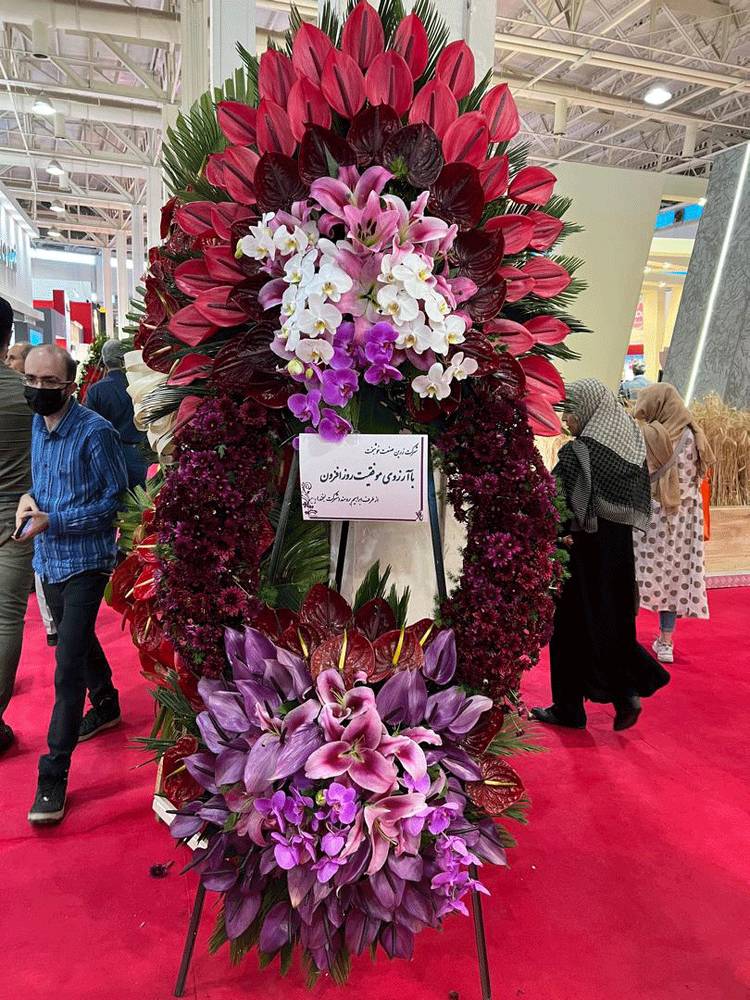 تاج گل تبریک کد 21 – فروشگاه گل شاهانه