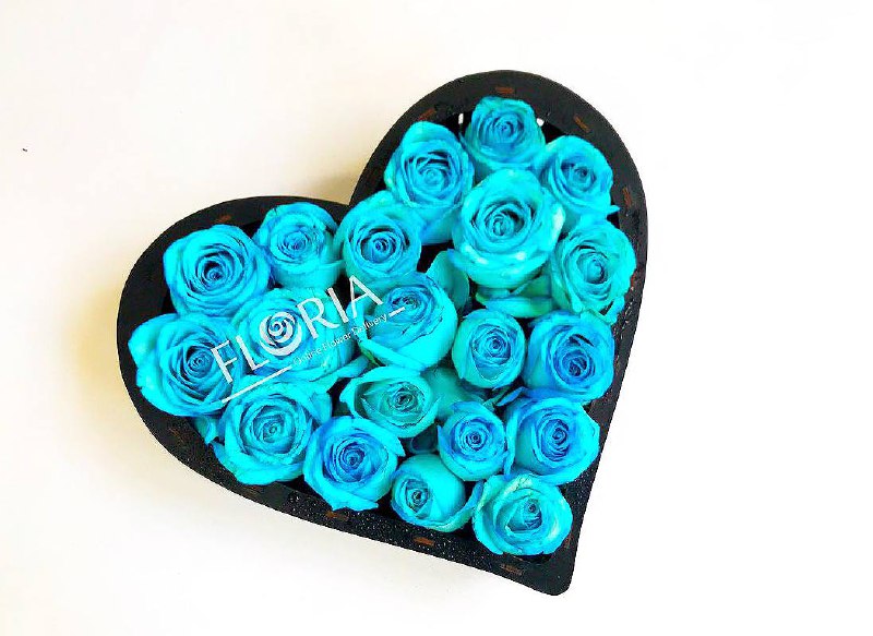 باکس گل قلب با گل رز آبی