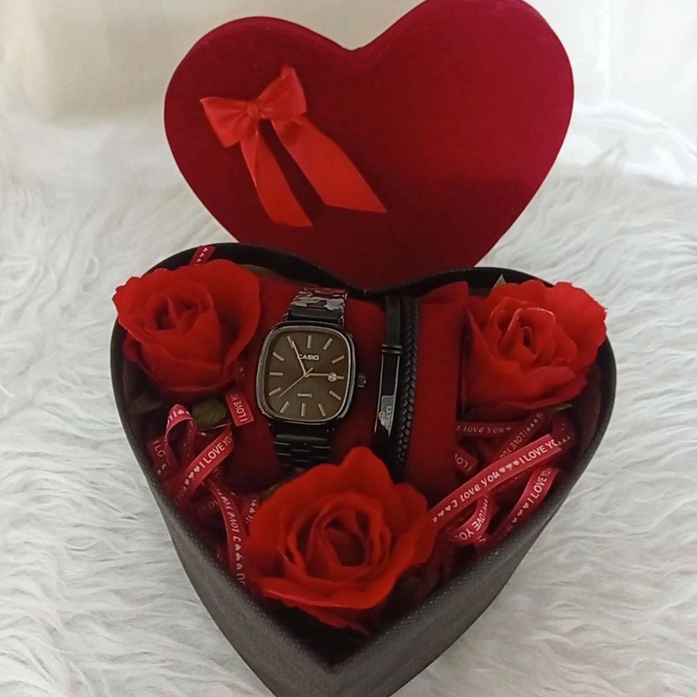باکس قلبی - کد 44 باکس قلبی + پوشال + گل رز