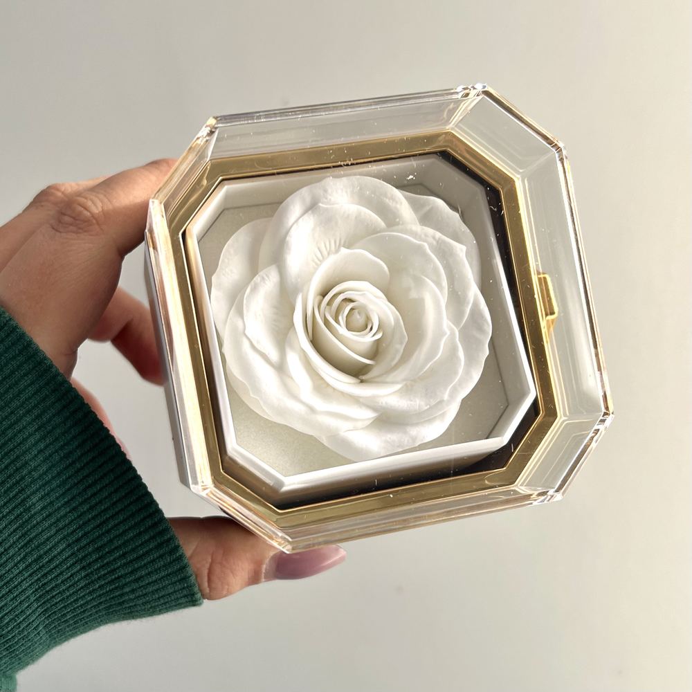 باکس گل چرخشی رز سفید
