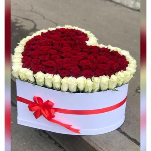 باکس گل رز قلبی بزرگ 6323